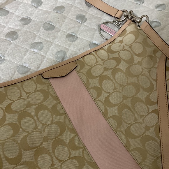 Coach crossbody or shoulder bag with matching billfold/wristlet - Picture 4 of 12